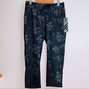 NEW Kyodan workout capris Size Small